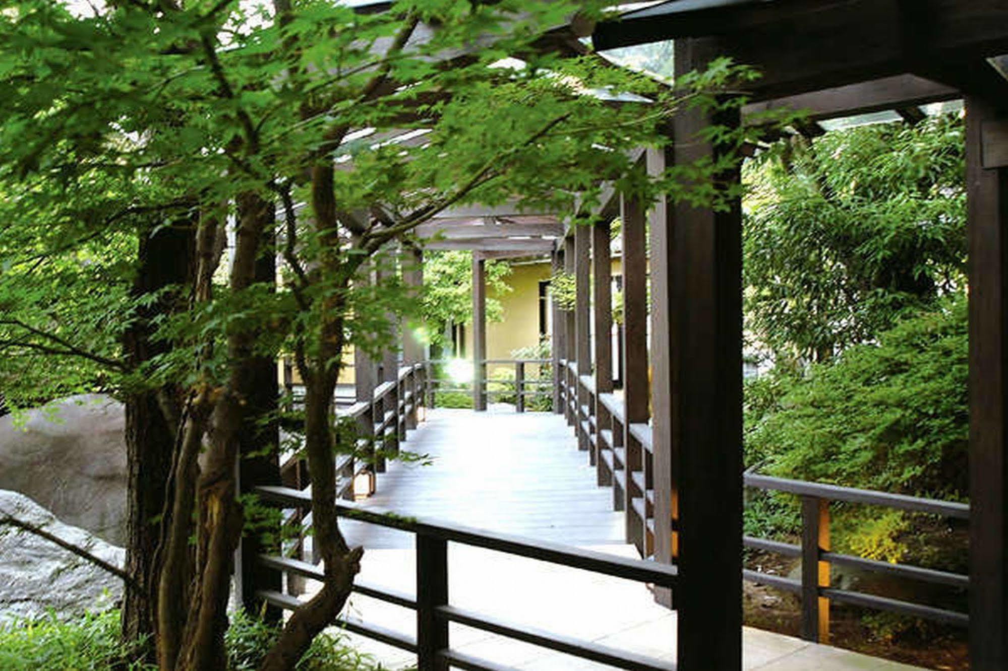 Yuraku Hotel Awara Экстерьер фото